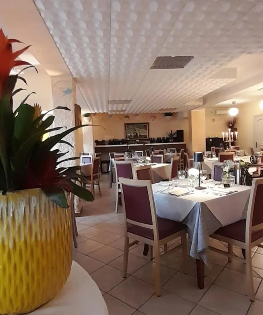 Hotel Adria & Resort Toscolano-Maderno 3*,  Italia
